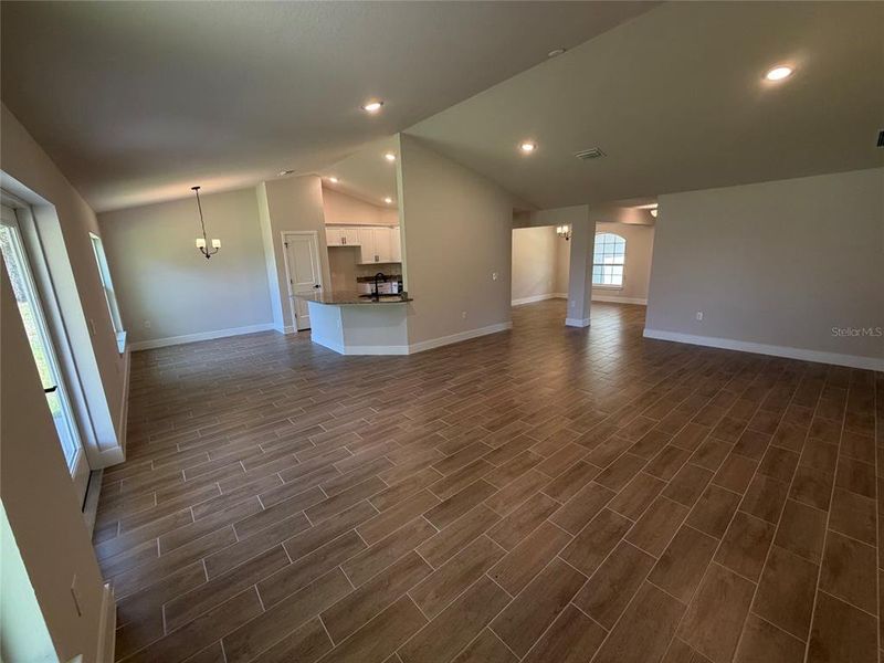 Spacious, unfurnished interior of a new home in Port Charlotte, Port Charlotte (Image 14).