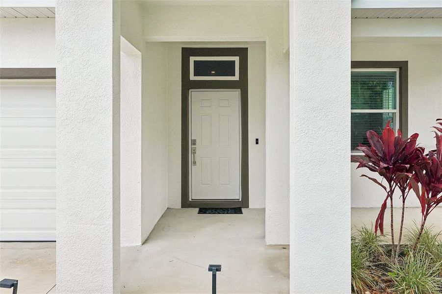 Exterior details and patio area of a home in , St. Petersburg (Image 3).