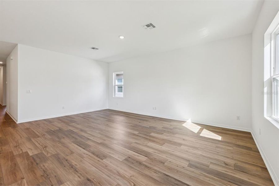 Spacious, unfurnished interior of a new home in Sunbrooke, St. Cloud (Image 28).
