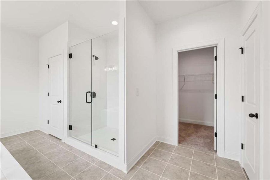 Spacious, unfurnished interior of a new home in East Harbor II at Chestatee, Dawsonville (Image 36).