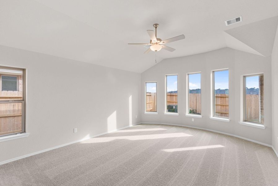 Spacious, unfurnished interior of a new home in Escondido, Magnolia (Image 20).