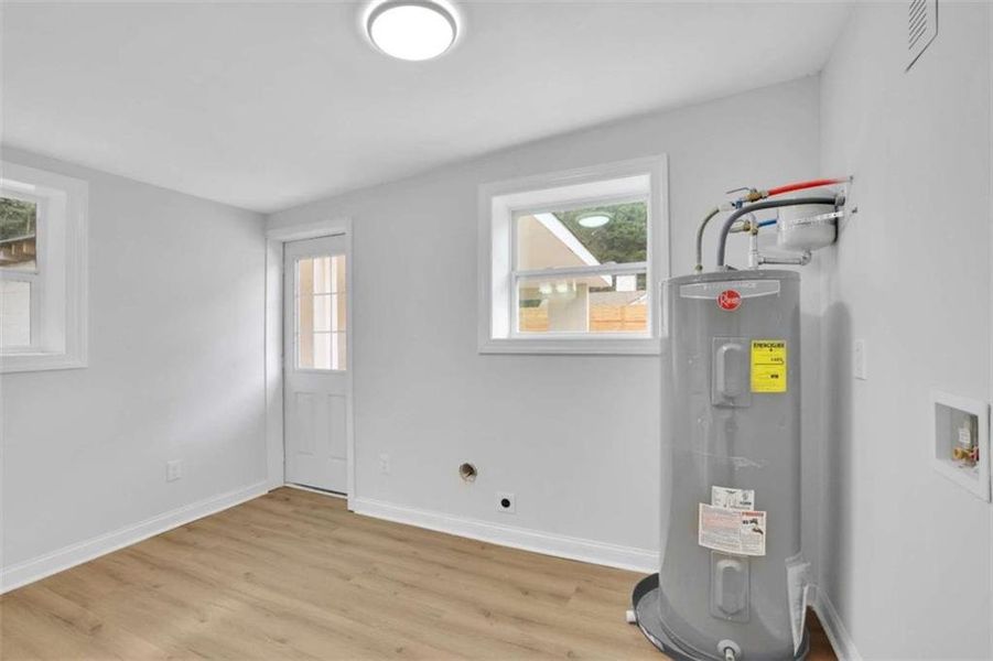 Spacious, unfurnished interior of a new home in , Smyrna (Image 10).