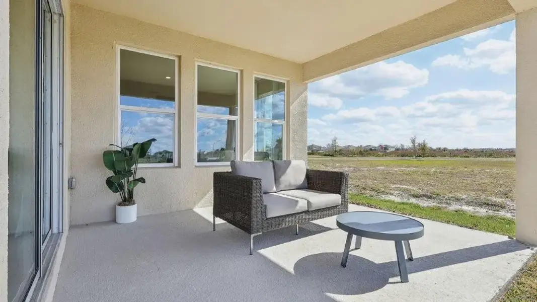 Exterior details and patio area of a home in Hawthorne Ranch, Lakeland (Image 3).
