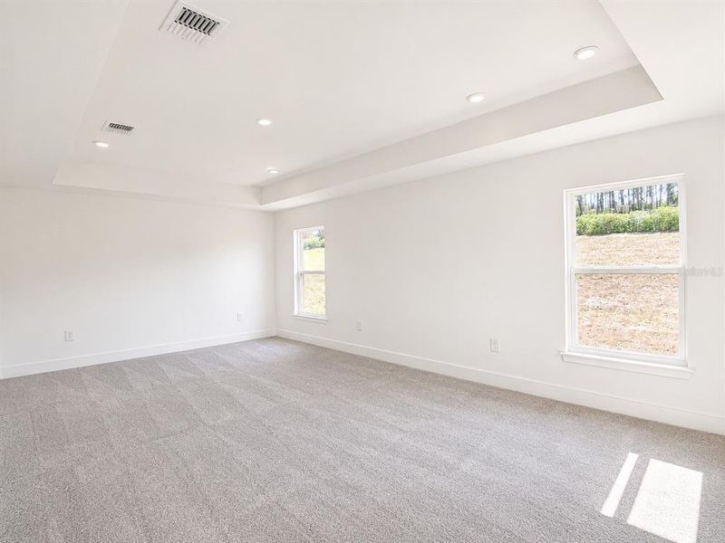 Spacious, unfurnished interior of a new home in Arbor Park, Leesburg (Image 5).