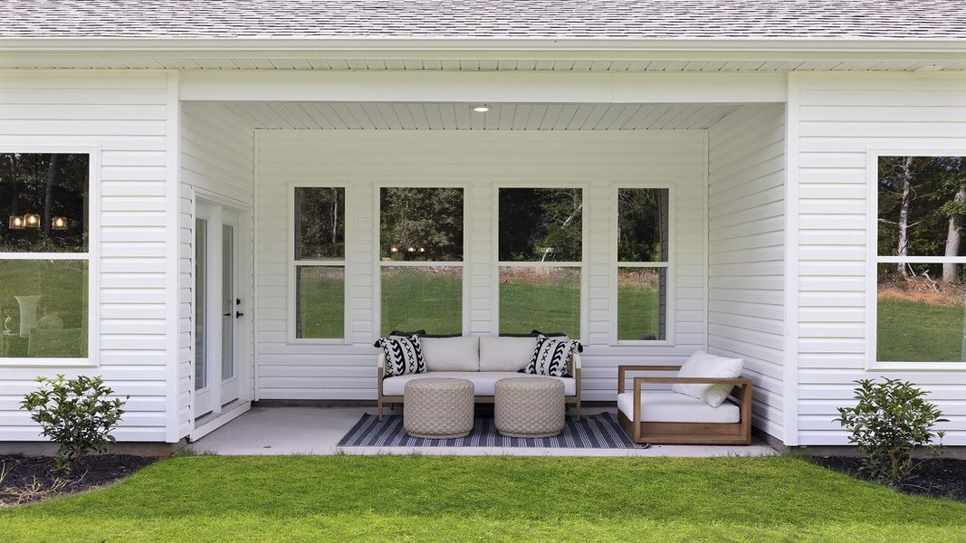 Representative exterior details of a home built from the Azalea by D.R. Horton in Harrison Valley, Simpsonville (Image 4).