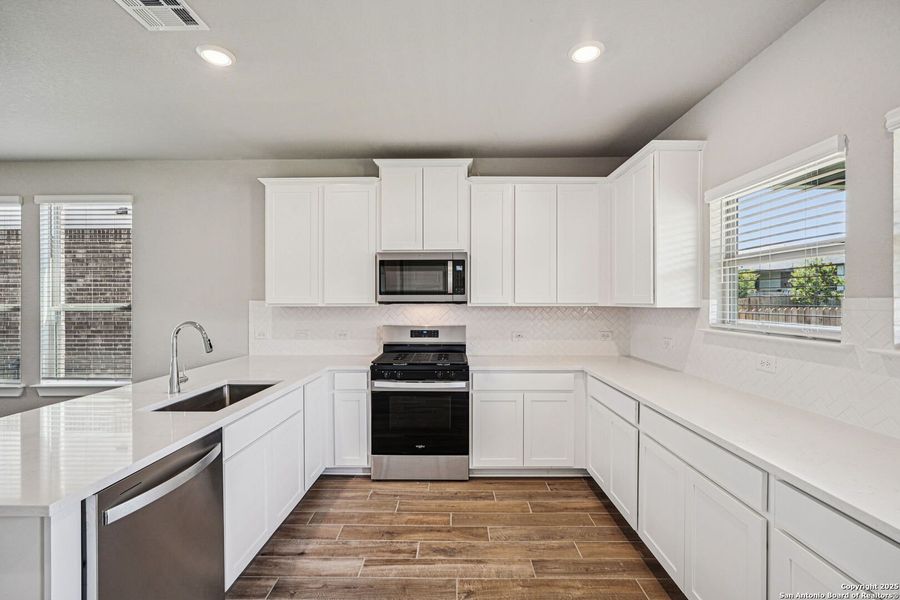 Furnished interior view inside a new home in Comanche Ridge, San Antonio (Image 11). Furnished interior view inside a new home in Comanche Ridge, San Antonio (Image 11).