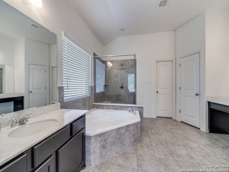 Furnished interior view inside a new home in Regent Park, Boerne (Image 23).