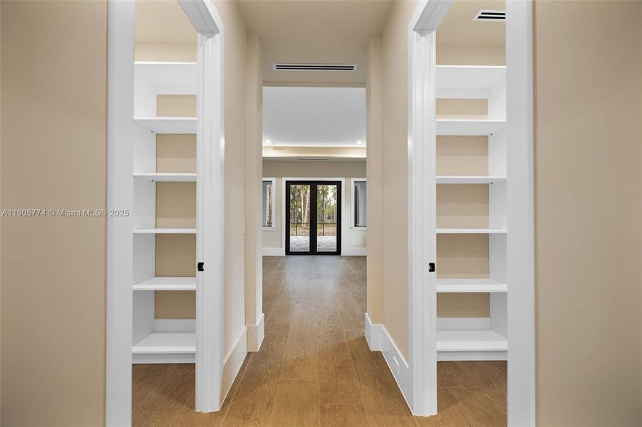 Spacious, unfurnished interior of a new home in , Naples (Image 20).