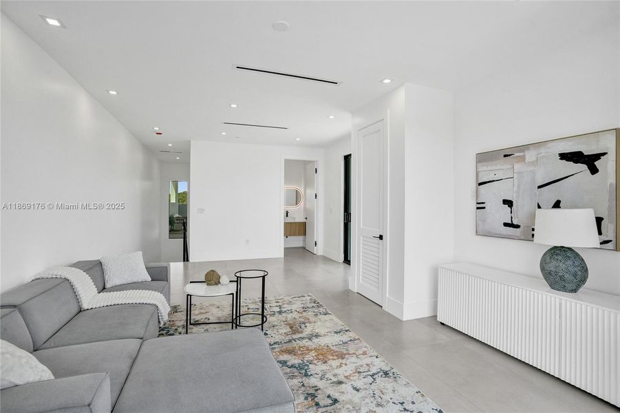 Furnished interior view inside a new home in , Fort Lauderdale (Image 11). Furnished interior view inside a new home in , Fort Lauderdale (Image 11).