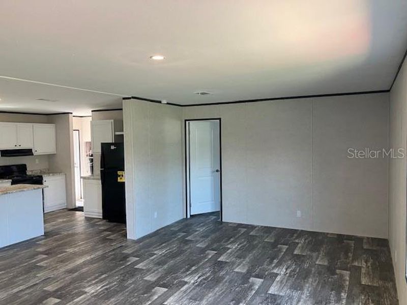 Spacious, unfurnished interior of a new home in , Wesley Chapel (Image 8).