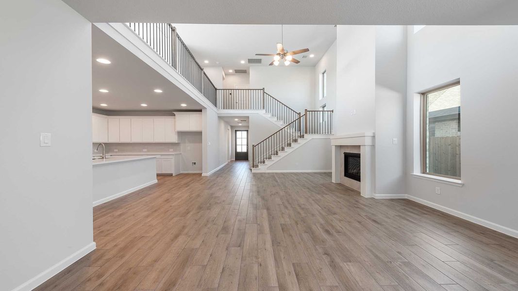 Spacious, unfurnished interior of a new home in Avondale 40', Fate (Image 13).