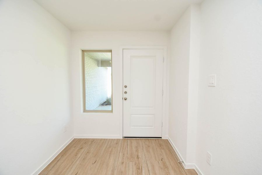 Spacious, unfurnished interior of a new home in Ladera Trails, Conroe (Image 31).