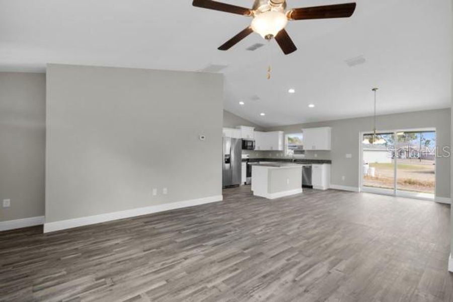 Spacious, unfurnished interior of a new home in , Ocala (Image 15).
