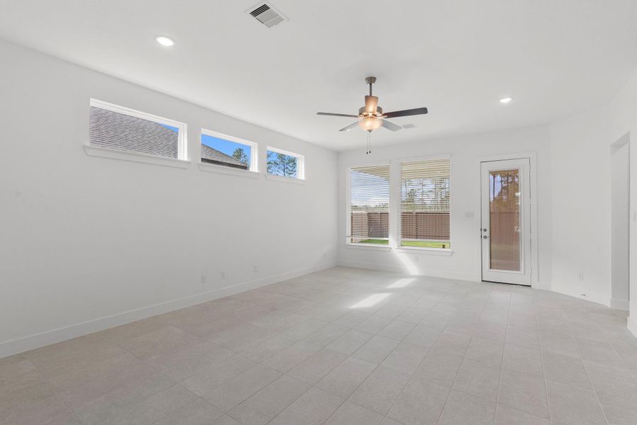 Spacious, unfurnished interior of a new home in The Trails, New Caney (Image 30).