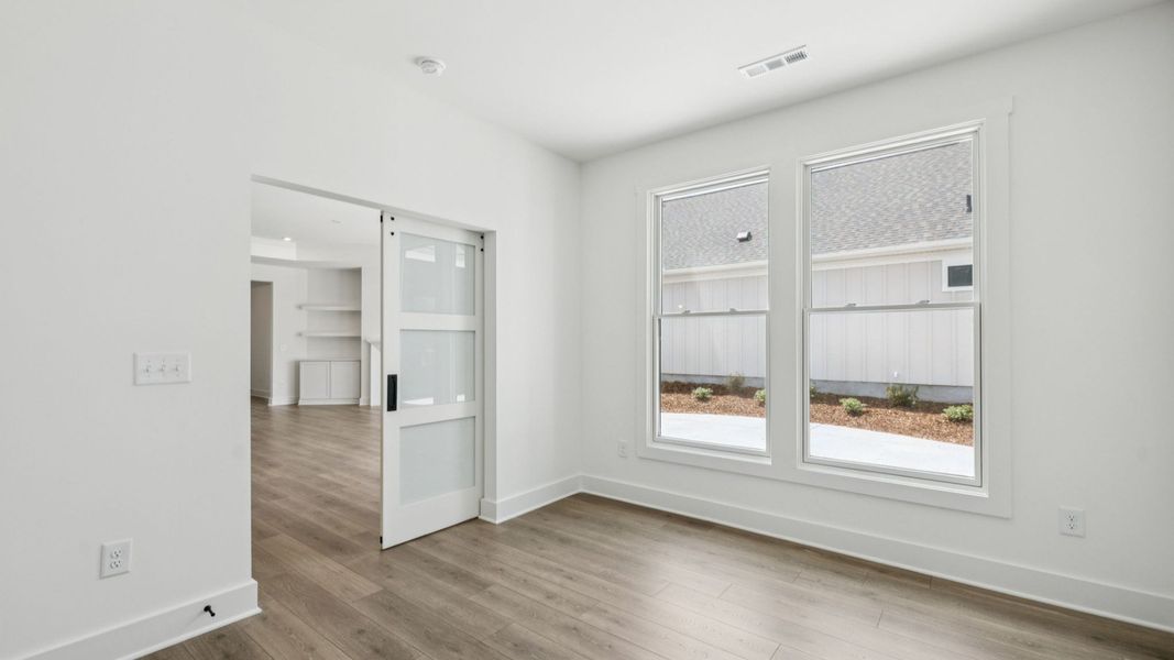 Spacious, unfurnished interior of a new home in The Courtyards at Stewarts Creek, Smyrna (Image 48).