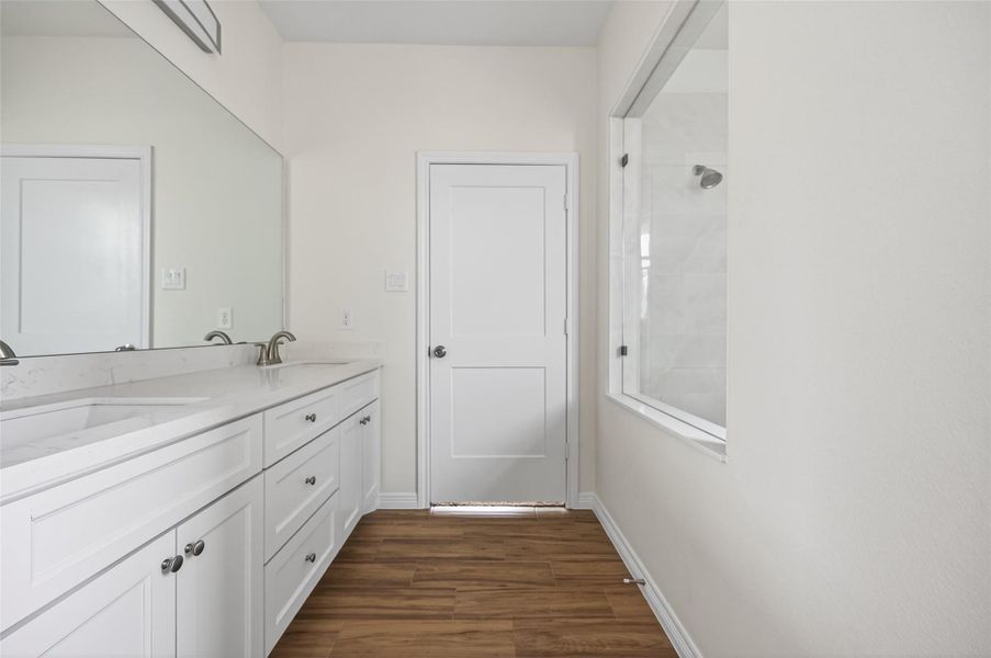 Furnished interior view inside a new home in , Hempstead (Image 14).