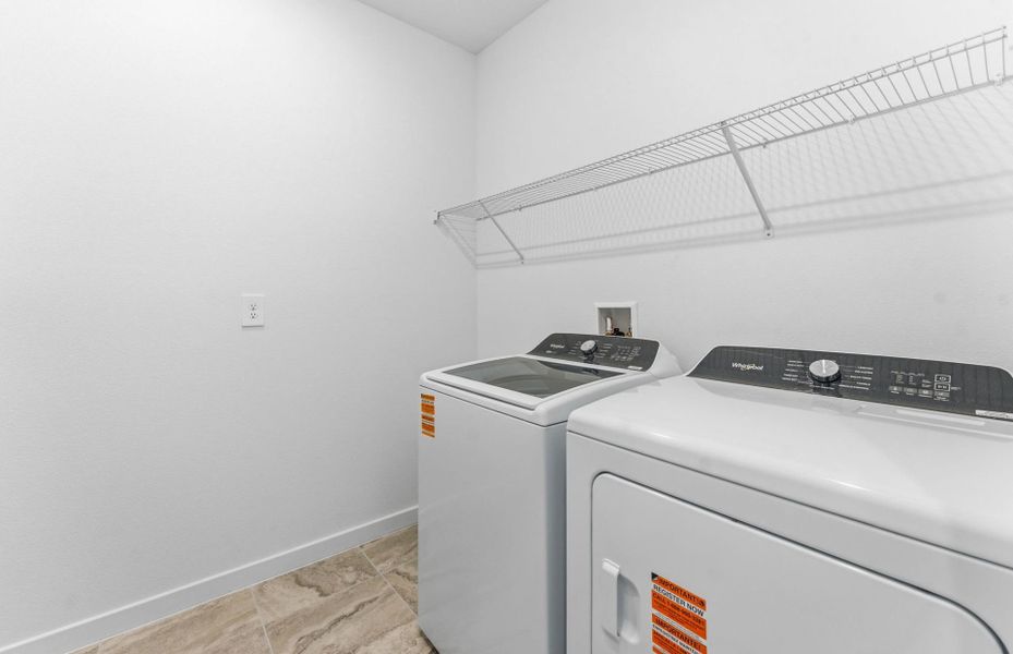 Close-up of interior finishes inside a home in Evergreen, Thonotosassa (Image 10).
