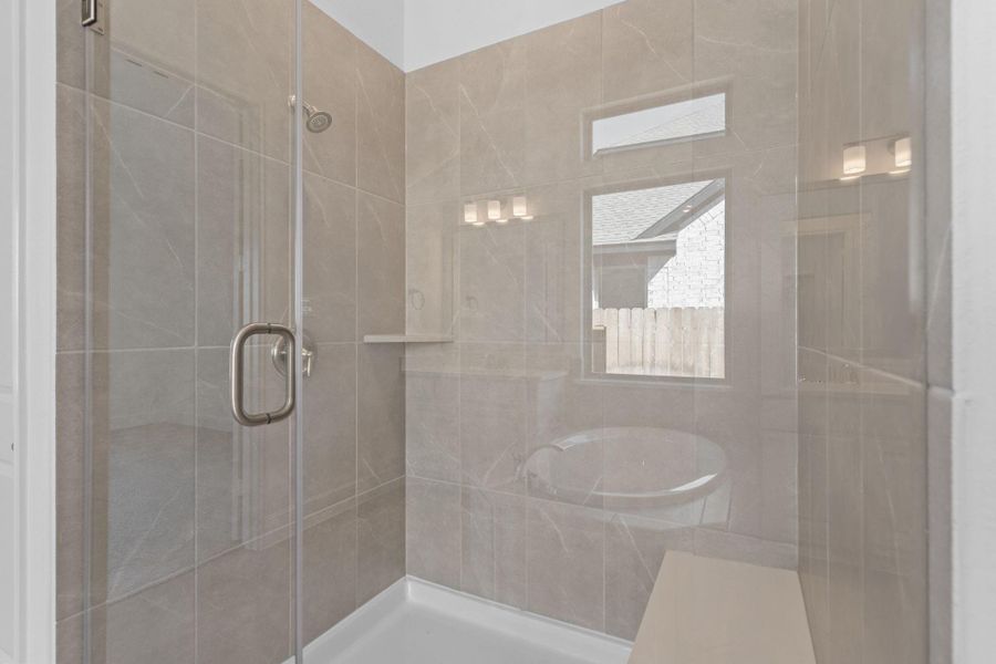 Close-up of interior finishes inside a home in Valencia 70', Manvel (Image 14).