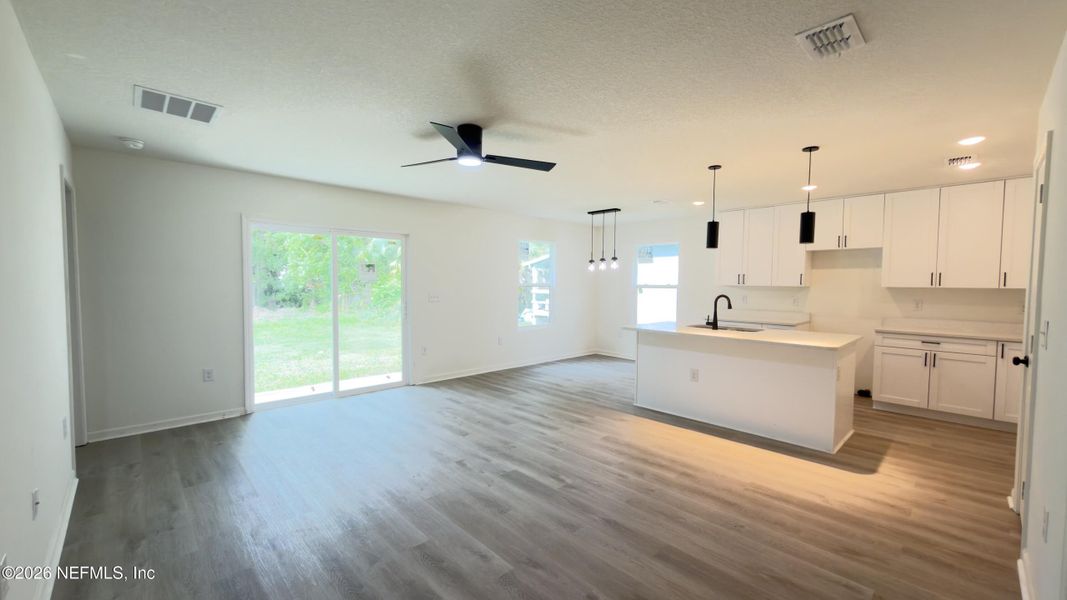 Spacious, unfurnished interior of a new home in , Jacksonville (Image 10).
