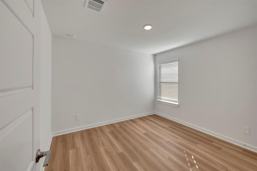 Spacious, unfurnished interior of a new home in Lone Star Landing, Montgomery (Image 27).