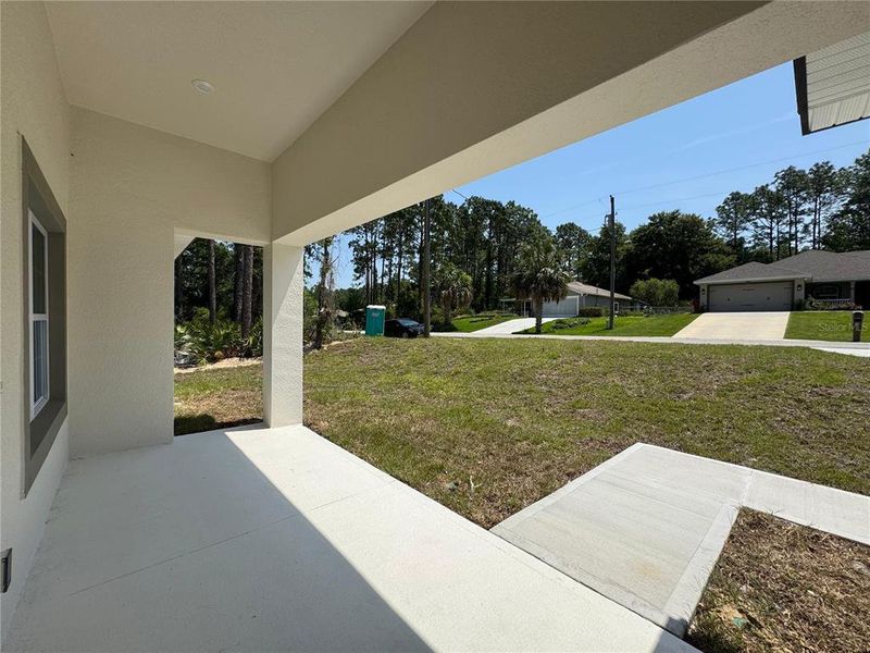 Exterior details and patio area of a home in , Citrus Springs (Image 3).