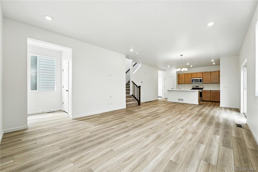 2086 Wagon Wheel Aly ~ Ready Now