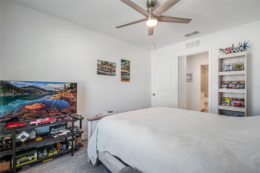 Furnished interior view inside a new home in , Orlando (Image 21).