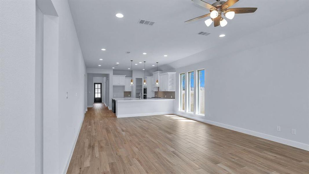 Spacious, unfurnished interior of a new home in Artavia 45', Conroe (Image 10).