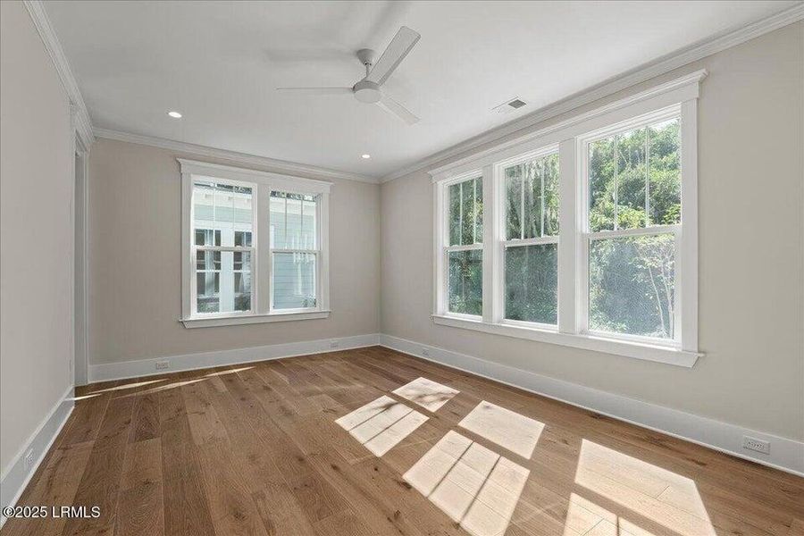 Spacious, unfurnished interior of a new home in , Beaufort (Image 21).