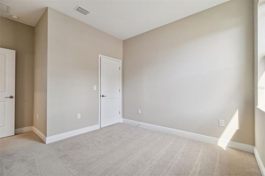 Spacious, unfurnished interior of a new home in , St. Petersburg (Image 24).