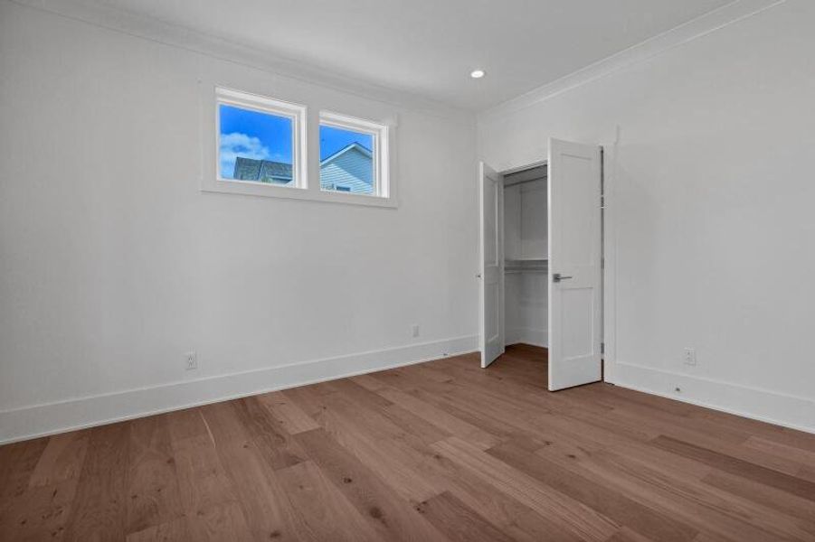 Spacious, unfurnished interior of a new home in , Edisto Beach (Image 27).