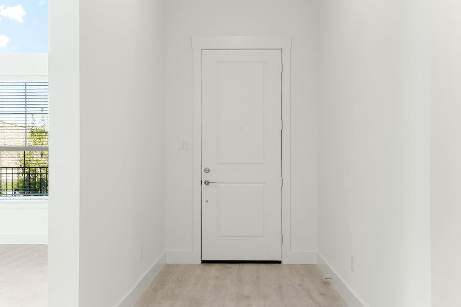 Spacious, unfurnished interior of a new home in Cottonwood Creek, Rowlett (Image 13).
