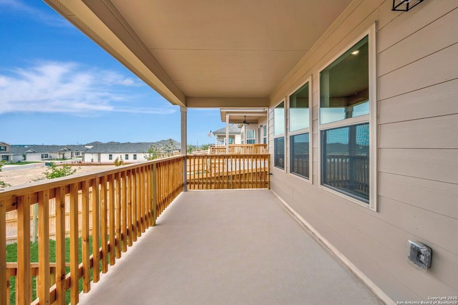 Exterior details and patio area of a home in Mesquite Ridge, San Antonio (Image 19).