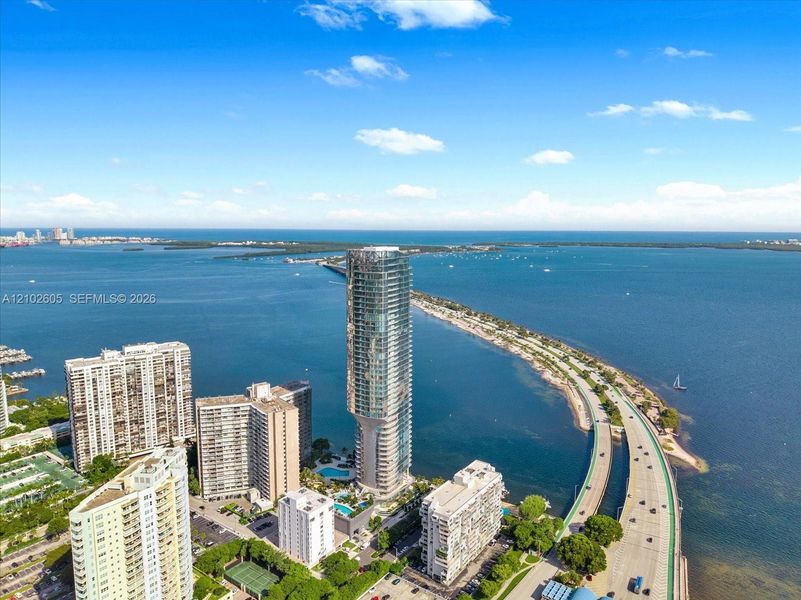 Condo located in Miami, FL showcasing its design and architecture (Image 23).