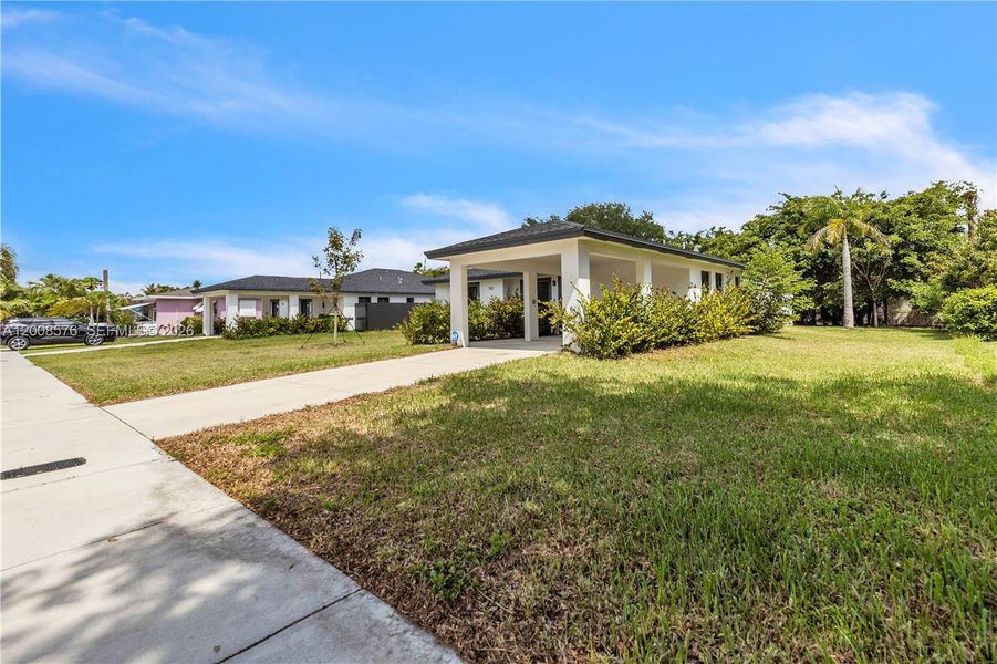 Exterior details and patio area of a home in , Homestead (Image 18).