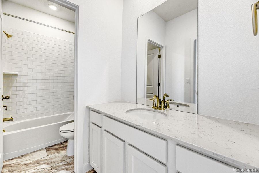 Furnished interior view inside a new home in Vermilion Creek, Centennial (Image 5).