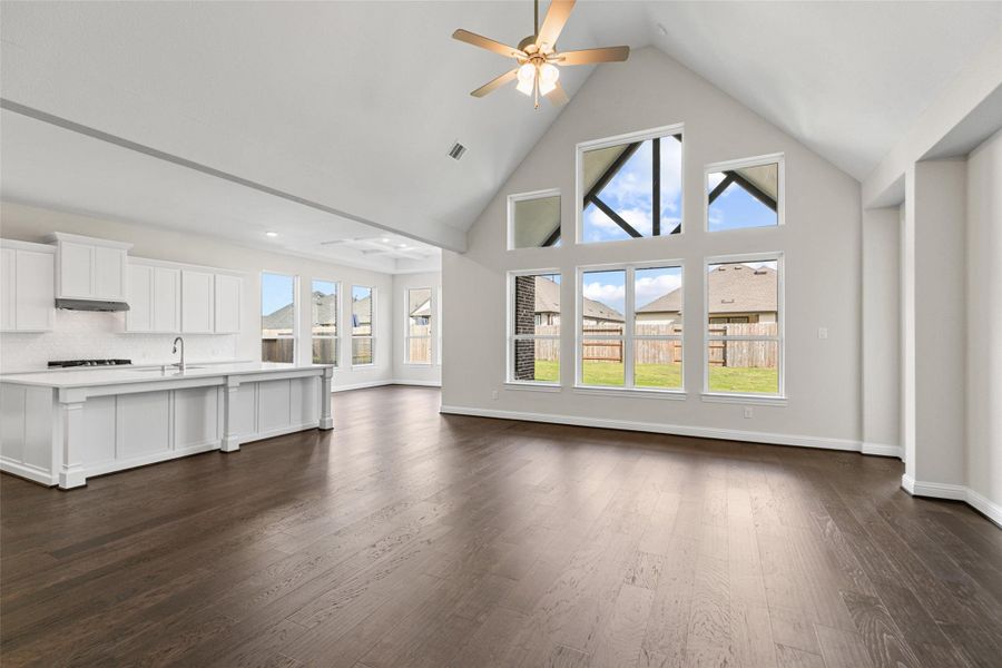 Spacious, unfurnished interior of a new home in Brookewater, Rosenberg (Image 11).