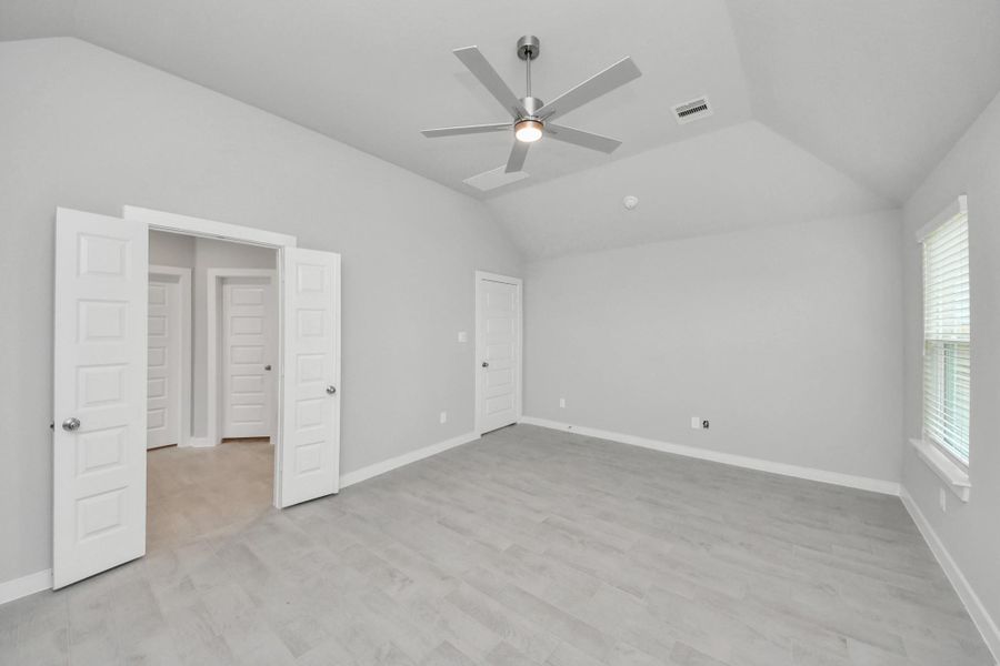 Come and unwind after a long day in this magnificent primary suite!