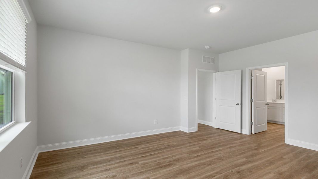 Spacious, unfurnished interior of a new home in Sheep Island, Summerville (Image 12). Spacious, unfurnished interior of a new home in Sheep Island, Summerville (Image 12).
