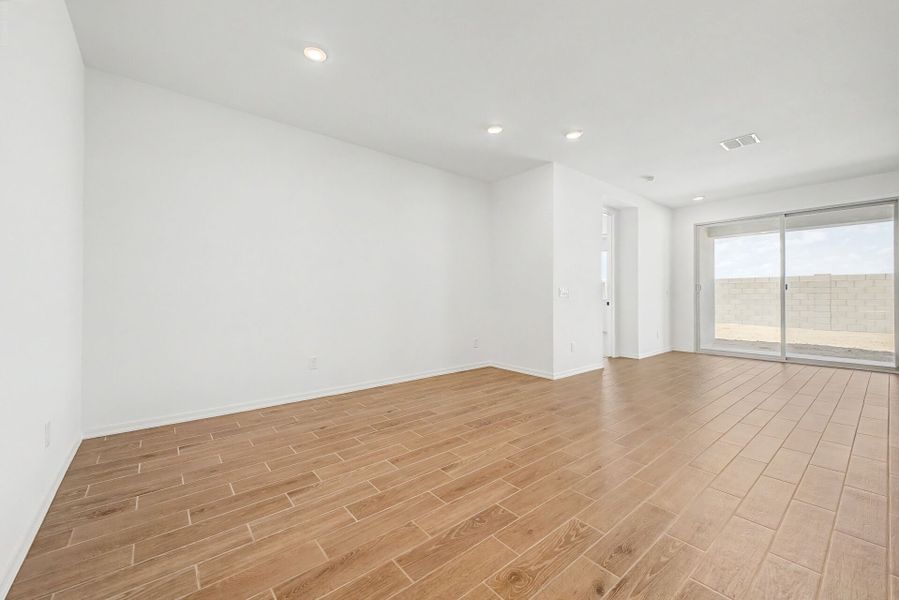 Spacious, unfurnished interior of a new home in White Tank Vistas, Waddell (Image 7). Spacious, unfurnished interior of a new home in White Tank Vistas, Waddell (Image 7).