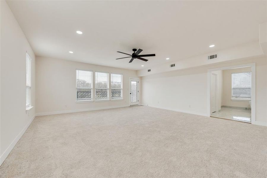 Spacious, unfurnished interior of a new home in , Dallas (Image 13).