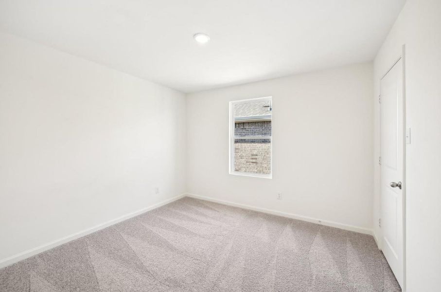 Spacious, unfurnished interior of a new home in Eagles Landing, Elgin (Image 11).