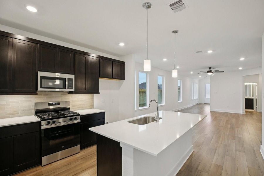 21607 Berry Crest Ln Kitchen