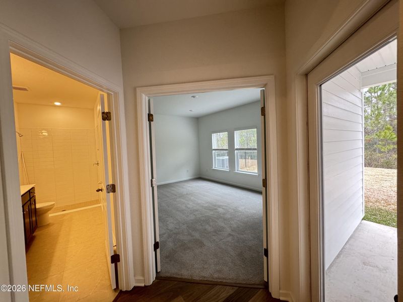 Spacious, unfurnished interior of a new home in Hyland Trail, Green Cove Springs (Image 32).