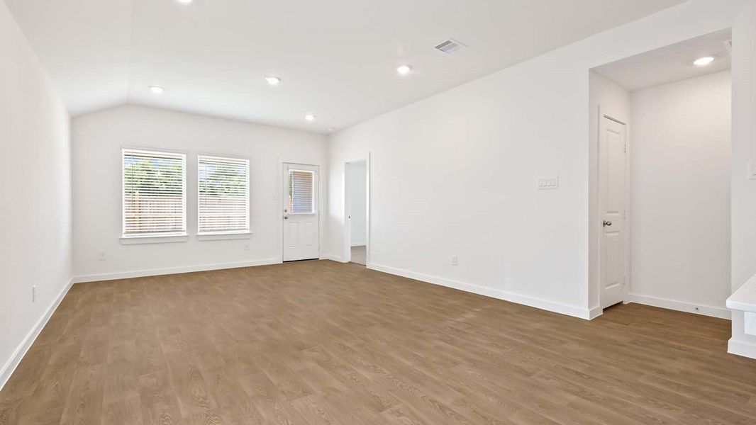 Spacious, unfurnished interior of a new home in Holly Ridge, Rosenberg (Image 15).
