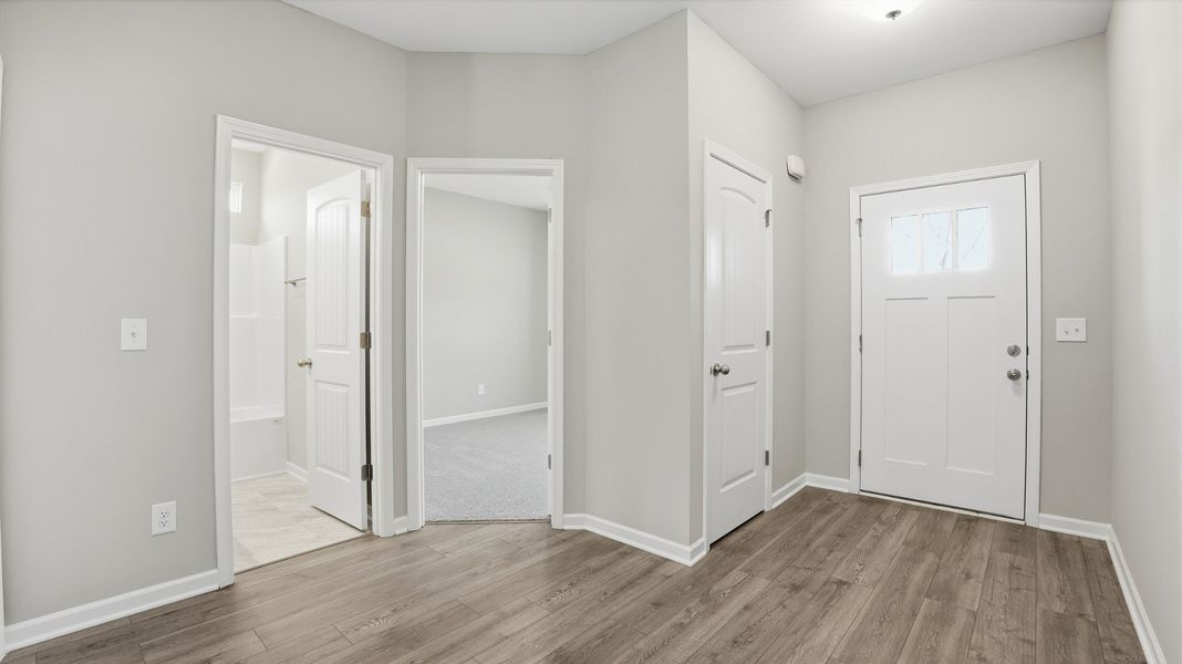 Spacious, unfurnished interior of a new home in Sagewood, Tullahoma (Image 29).