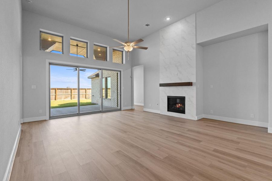 Spacious, unfurnished interior of a new home in Valencia 70', Manvel (Image 34).