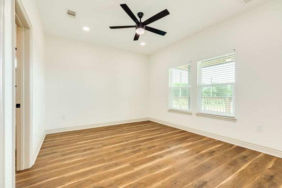 Spacious, unfurnished interior of a new home in , Oyster Creek (Image 13).