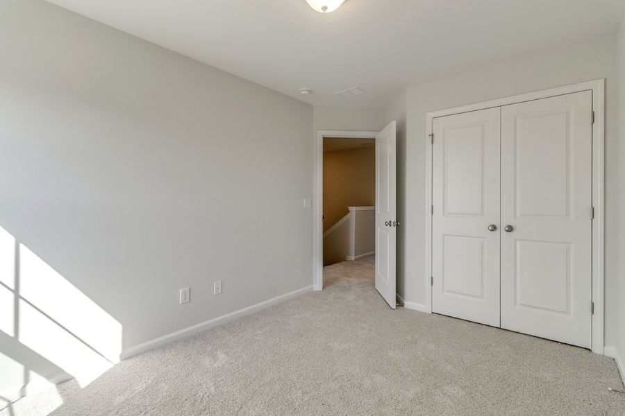 Spacious, unfurnished interior of a new home in Astoria, Columbia (Image 27).