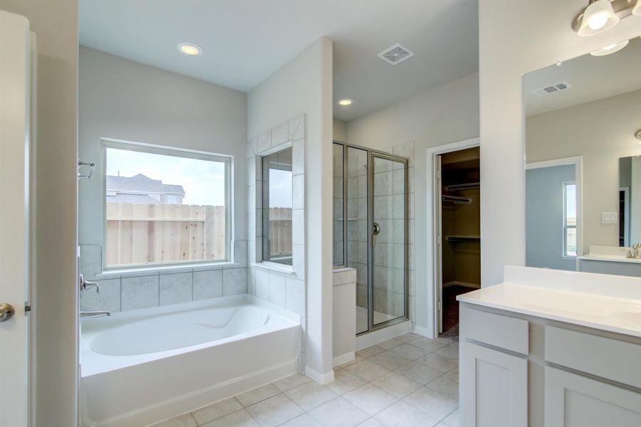 Representative furnished interior of a home built from the Floor Plan 2922 by Colina Homes in Grand Magnolia, Magnolia (Image 11).